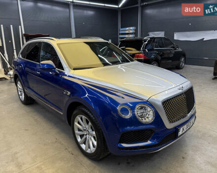 Синий Бентли Бентайга, объемом двигателя 3.96 л и пробегом 110 тыс. км за 140000 $, фото 1 на Automoto.ua