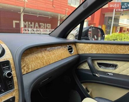 Синий Бентли Бентайга, объемом двигателя 6 л и пробегом 66 тыс. км за 129900 $, фото 34 на Automoto.ua