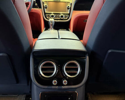 Синий Бентли Бентайга, объемом двигателя 3.96 л и пробегом 110 тыс. км за 140000 $, фото 7 на Automoto.ua