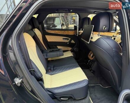 Синий Бентли Бентайга, объемом двигателя 6 л и пробегом 66 тыс. км за 129900 $, фото 53 на Automoto.ua