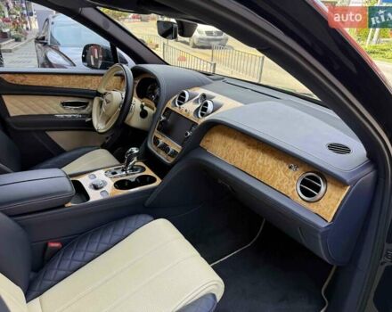 Синий Бентли Бентайга, объемом двигателя 6 л и пробегом 66 тыс. км за 129900 $, фото 59 на Automoto.ua