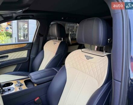 Синий Бентли Бентайга, объемом двигателя 6 л и пробегом 66 тыс. км за 129900 $, фото 18 на Automoto.ua