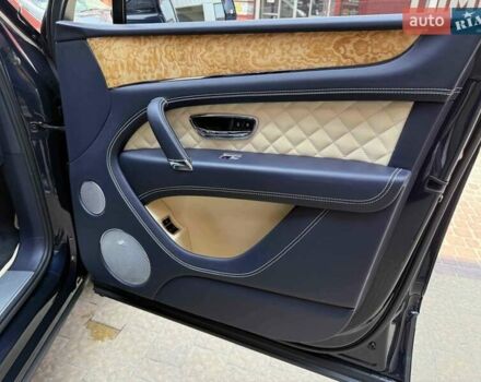 Синий Бентли Бентайга, объемом двигателя 6 л и пробегом 66 тыс. км за 129900 $, фото 55 на Automoto.ua