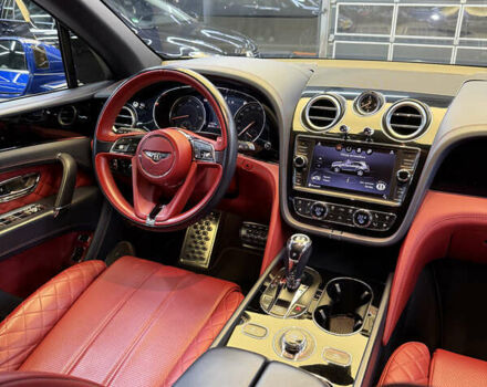 Синий Бентли Бентайга, объемом двигателя 3.96 л и пробегом 110 тыс. км за 140000 $, фото 16 на Automoto.ua