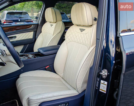 Синій Бентлі Бентайга, об'ємом двигуна 4 л та пробігом 62 тис. км за 87700 $, фото 31 на Automoto.ua