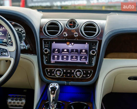 Синій Бентлі Бентайга, об'ємом двигуна 4 л та пробігом 62 тис. км за 87700 $, фото 24 на Automoto.ua