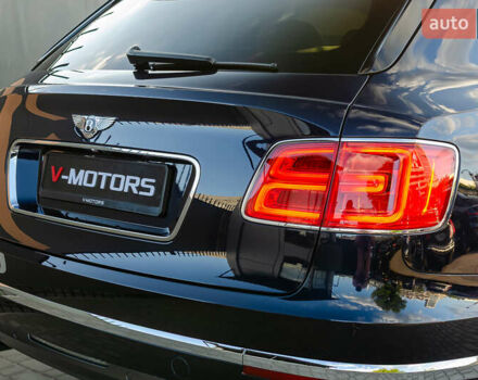 Бентли Бентайга 2019 в Киеве на Automoto.ua Синий Бентли Бентайга, объемом двигателя 4 л и пробегом 62 тыс. км за 105500 $, фото 14 на Automoto.ua