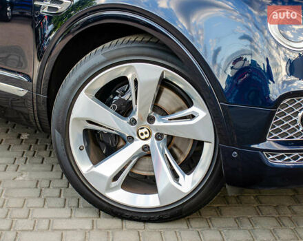 Бентли Бентайга 2019 в Киеве на Automoto.ua Синий Бентли Бентайга, объемом двигателя 4 л и пробегом 62 тыс. км за 105500 $, фото 19 на Automoto.ua