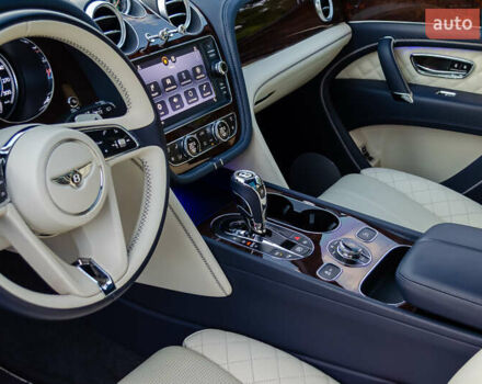 Бентли Бентайга 2019 в Киеве на Automoto.ua Синий Бентли Бентайга, объемом двигателя 4 л и пробегом 62 тыс. км за 105500 $, фото 26 на Automoto.ua