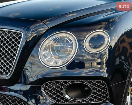 Синій Бентлі Бентайга, об'ємом двигуна 4 л та пробігом 62 тис. км за 87700 $, фото 12 на Automoto.ua