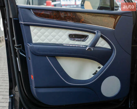 Бентли Бентайга 2019 в Киеве на Automoto.ua Синий Бентли Бентайга, объемом двигателя 4 л и пробегом 62 тыс. км за 105500 $, фото 39 на Automoto.ua