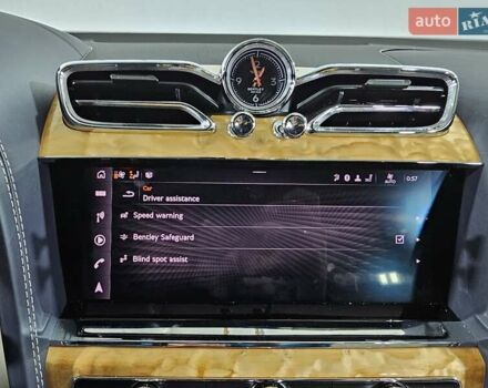 Синій Бентлі Бентайга, об'ємом двигуна 4 л та пробігом 8 тис. км за 209999 $, фото 30 на Automoto.ua