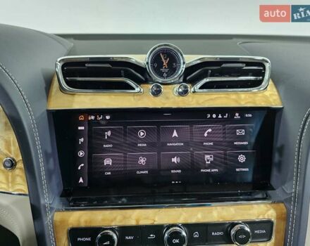 Синій Бентлі Бентайга, об'ємом двигуна 4 л та пробігом 8 тис. км за 209999 $, фото 27 на Automoto.ua