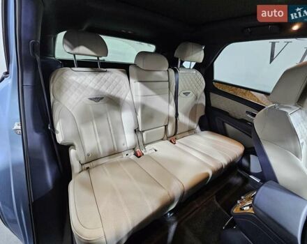 Синій Бентлі Бентайга, об'ємом двигуна 4 л та пробігом 8 тис. км за 209999 $, фото 6 на Automoto.ua