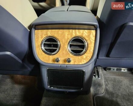 Синій Бентлі Бентайга, об'ємом двигуна 4 л та пробігом 8 тис. км за 209999 $, фото 15 на Automoto.ua