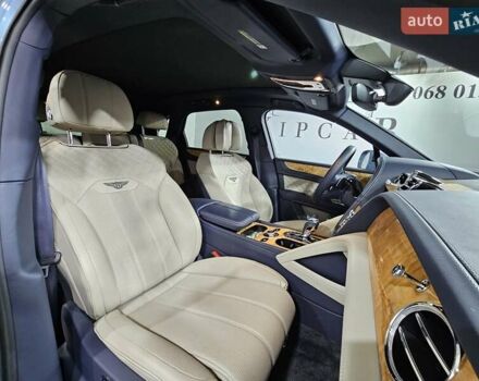 Синій Бентлі Бентайга, об'ємом двигуна 4 л та пробігом 8 тис. км за 209999 $, фото 5 на Automoto.ua