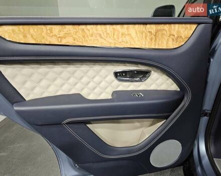 Синій Бентлі Бентайга, об'ємом двигуна 4 л та пробігом 8 тис. км за 209999 $, фото 13 на Automoto.ua