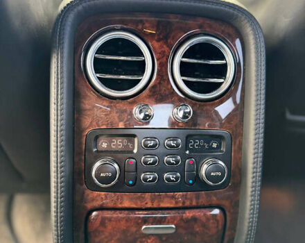 Чорний Бентлі Continental Flying Spur, об'ємом двигуна 6 л та пробігом 126 тис. км за 15800 $, фото 7 на Automoto.ua