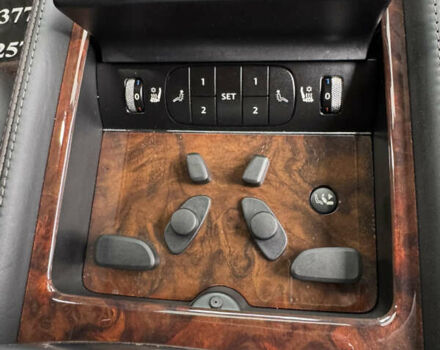 Черный Бентли Континенталь флаинг спур, объемом двигателя 6 л и пробегом 100 тыс. км за 39999 $, фото 128 на Automoto.ua