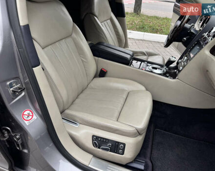 Бентли Континенталь флаинг спур, объемом двигателя 6 л и пробегом 131 тыс. км за 16900 $, фото 32 на Automoto.ua