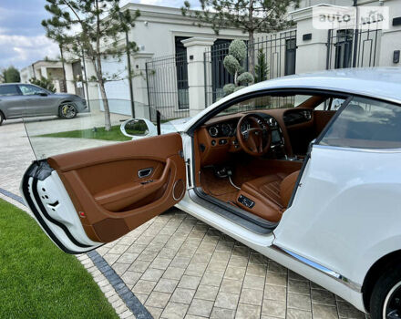 Білий Бентлі Continental GT, об'ємом двигуна 4 л та пробігом 33 тис. км за 85000 $, фото 28 на Automoto.ua