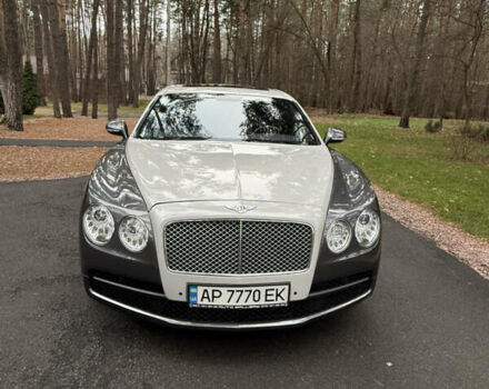 Серый Бентли Флаинг Спур, объемом двигателя 3.99 л и пробегом 71 тыс. км за 95000 $, фото 5 на Automoto.ua