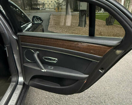 Серый Бентли Флаинг Спур, объемом двигателя 3.99 л и пробегом 71 тыс. км за 95000 $, фото 11 на Automoto.ua