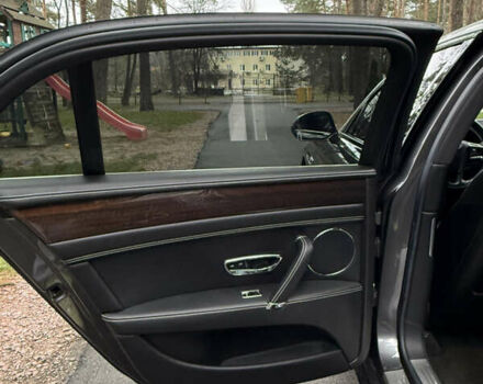 Серый Бентли Флаинг Спур, объемом двигателя 3.99 л и пробегом 71 тыс. км за 95000 $, фото 9 на Automoto.ua