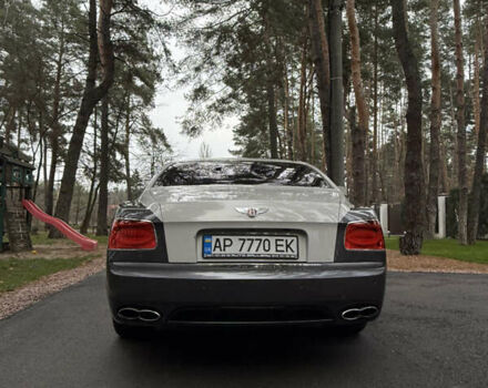 Серый Бентли Флаинг Спур, объемом двигателя 3.99 л и пробегом 71 тыс. км за 95000 $, фото 1 на Automoto.ua