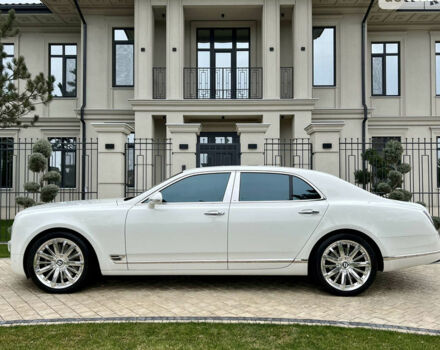 Білий Бентлі Mulsanne, об'ємом двигуна 6.8 л та пробігом 4 тис. км за 195000 $, фото 6 на Automoto.ua