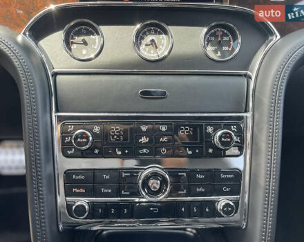 Чорний Бентлі Mulsanne, об'ємом двигуна 6.75 л та пробігом 61 тис. км за 120000 $, фото 10 на Automoto.ua
