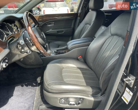Чорний Бентлі Mulsanne, об'ємом двигуна 6.75 л та пробігом 61 тис. км за 120000 $, фото 6 на Automoto.ua