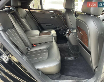Чорний Бентлі Mulsanne, об'ємом двигуна 6.75 л та пробігом 61 тис. км за 120000 $, фото 15 на Automoto.ua