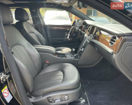 Чорний Бентлі Mulsanne, об'ємом двигуна 6.75 л та пробігом 61 тис. км за 120000 $, фото 13 на Automoto.ua