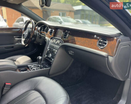 Чорний Бентлі Mulsanne, об'ємом двигуна 6.75 л та пробігом 61 тис. км за 120000 $, фото 12 на Automoto.ua