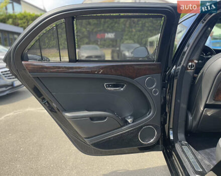 Чорний Бентлі Mulsanne, об'ємом двигуна 6.75 л та пробігом 61 тис. км за 120000 $, фото 19 на Automoto.ua