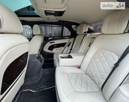 Чорний Бентлі Mulsanne, об'ємом двигуна 6.75 л та пробігом 60 тис. км за 120000 $, фото 56 на Automoto.ua