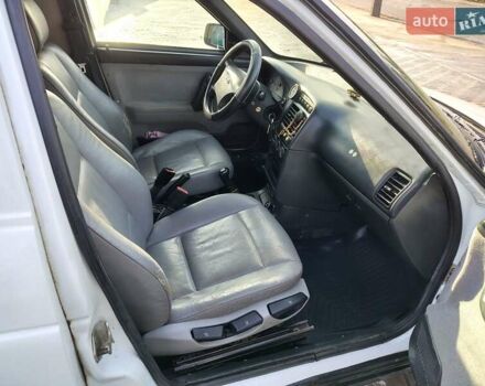 Белый Богдан 2310, объемом двигателя 1.6 л и пробегом 150 тыс. км за 2150 $, фото 9 на Automoto.ua