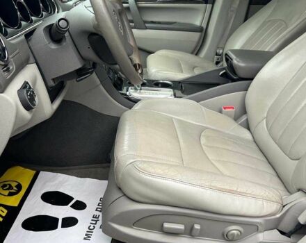 Белый Бьюик Энклейв, объемом двигателя 0 л и пробегом 240 тыс. км за 13800 $, фото 9 на Automoto.ua