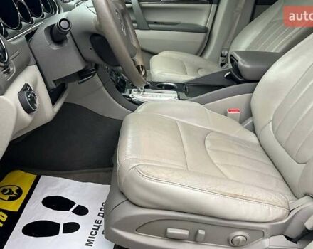 Белый Бьюик Энклейв, объемом двигателя 3.56 л и пробегом 240 тыс. км за 13800 $, фото 9 на Automoto.ua