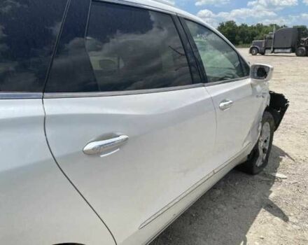 Белый Бьюик Энклейв, объемом двигателя 3.6 л и пробегом 193 тыс. км за 13957 $, фото 1 на Automoto.ua