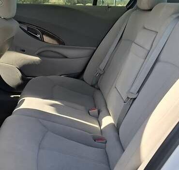 Білий Бьюік LaCrosse, об'ємом двигуна 2.38 л та пробігом 159 тис. км за 11500 $, фото 9 на Automoto.ua