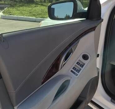 Білий Бьюік LaCrosse, об'ємом двигуна 2.38 л та пробігом 159 тис. км за 11500 $, фото 14 на Automoto.ua