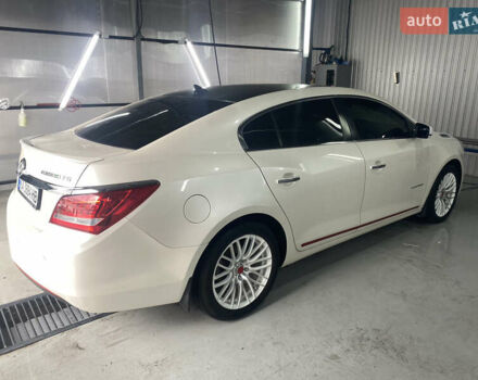 Белый Бьюик ЛаКросс, объемом двигателя 2.4 л и пробегом 92 тыс. км за 10500 $, фото 5 на Automoto.ua