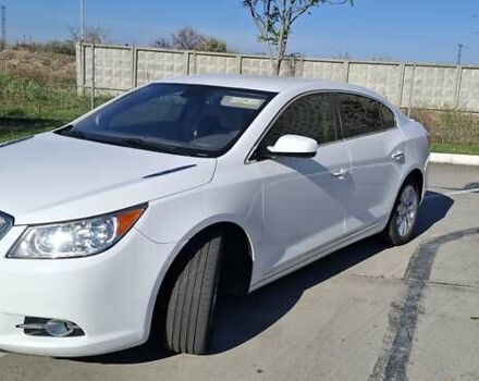 Білий Бьюік LaCrosse, об'ємом двигуна 2.38 л та пробігом 159 тис. км за 11500 $, фото 1 на Automoto.ua