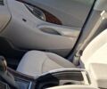 Білий Бьюік LaCrosse, об'ємом двигуна 2.38 л та пробігом 159 тис. км за 11500 $, фото 17 на Automoto.ua