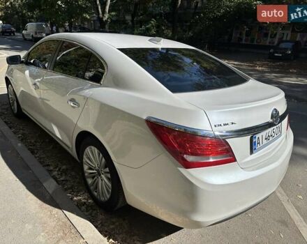 Белый Бьюик ЛаКросс, объемом двигателя 2.38 л и пробегом 133 тыс. км за 9500 $, фото 6 на Automoto.ua