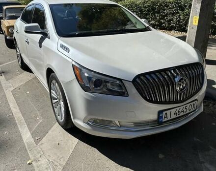 Белый Бьюик ЛаКросс, объемом двигателя 2.38 л и пробегом 133 тыс. км за 9500 $, фото 2 на Automoto.ua