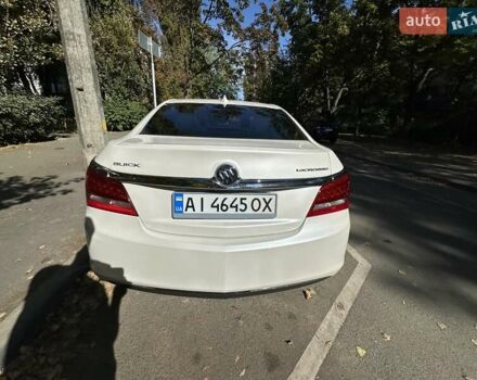 Белый Бьюик ЛаКросс, объемом двигателя 2.38 л и пробегом 133 тыс. км за 9500 $, фото 9 на Automoto.ua