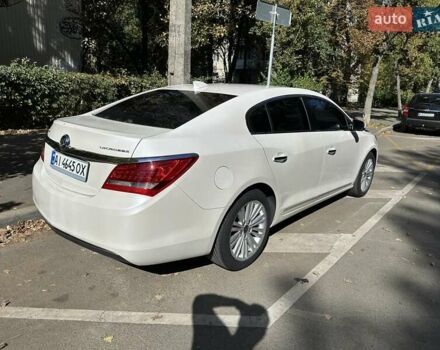 Белый Бьюик ЛаКросс, объемом двигателя 2.38 л и пробегом 133 тыс. км за 9500 $, фото 7 на Automoto.ua